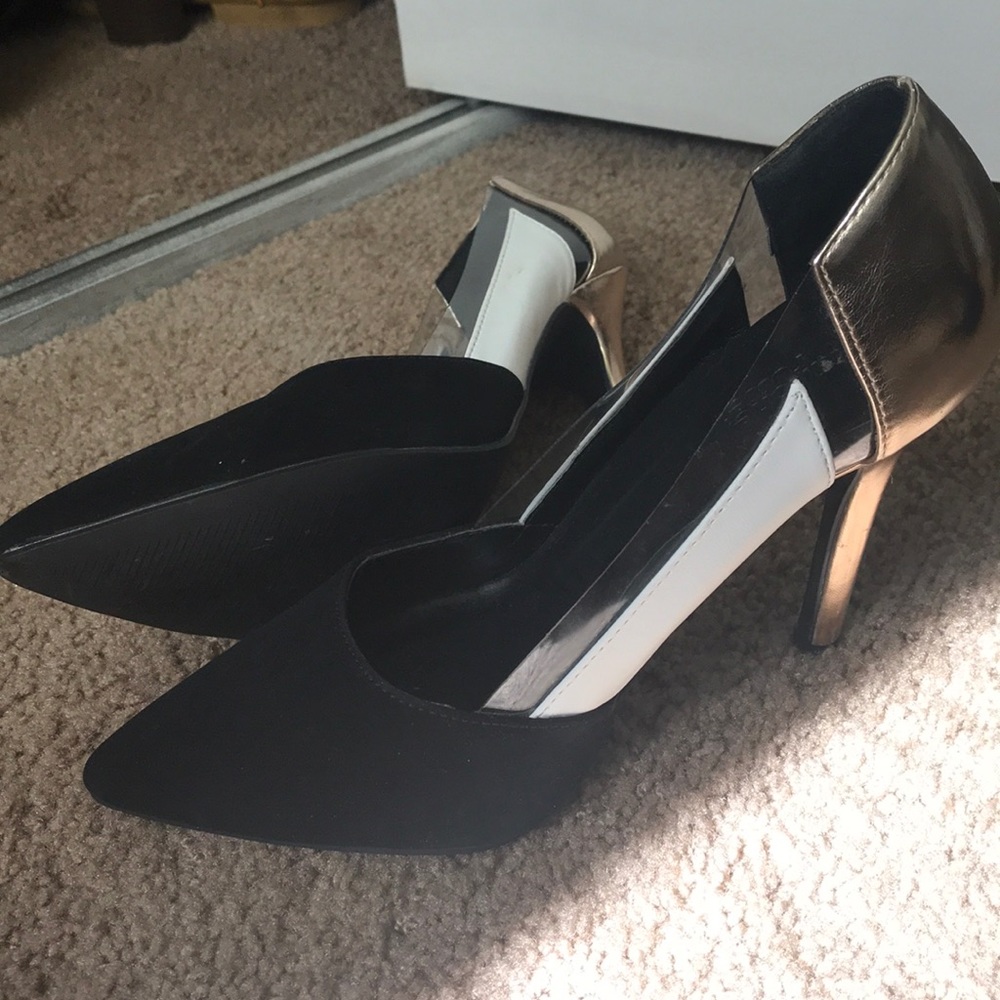 Black and Gold heels 👠